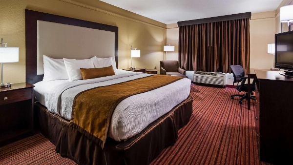 Best Western Plus Strawberry Inn & Suites image 2