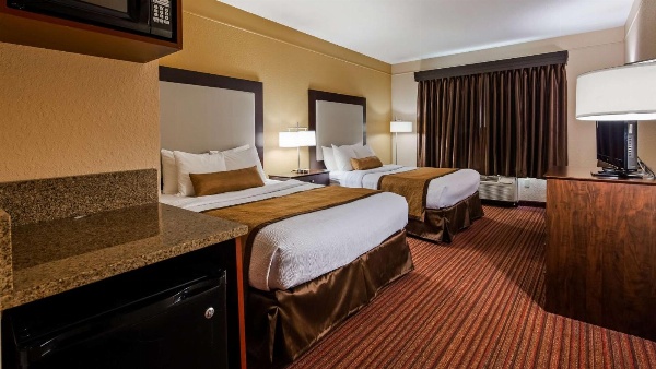 Best Western Plus Strawberry Inn & Suites image 3