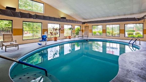 Best Western Plus Strawberry Inn & Suites image 4